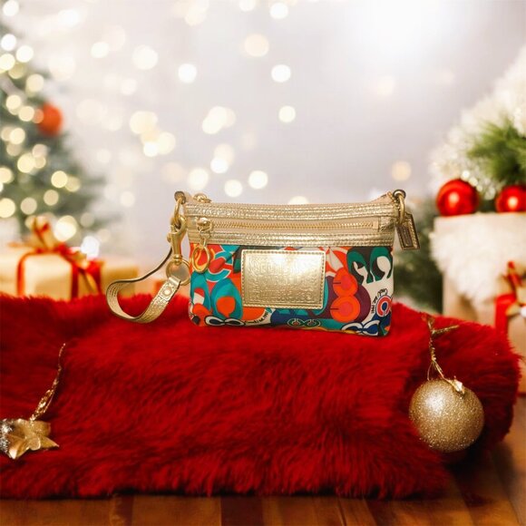 Coach Poppy Wristlet - Picture 4 of 15